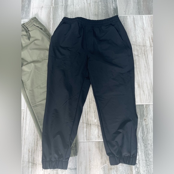 Women’s Old Navy high waisted water repellent jogger pants Petite Medium - Picture 3 of 7